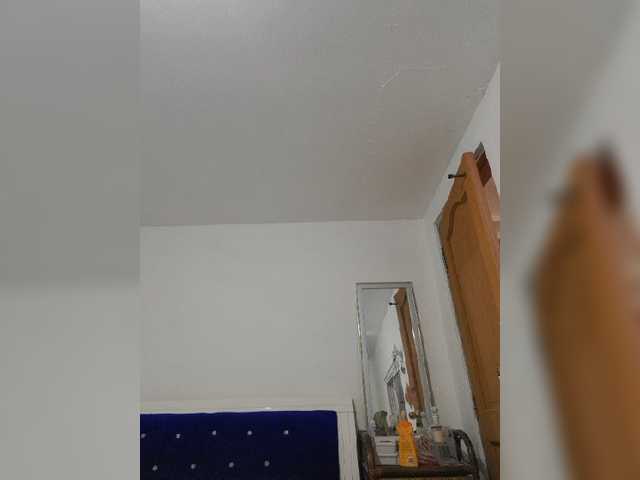 Oddajajo posnetke zaslona YourGirl9