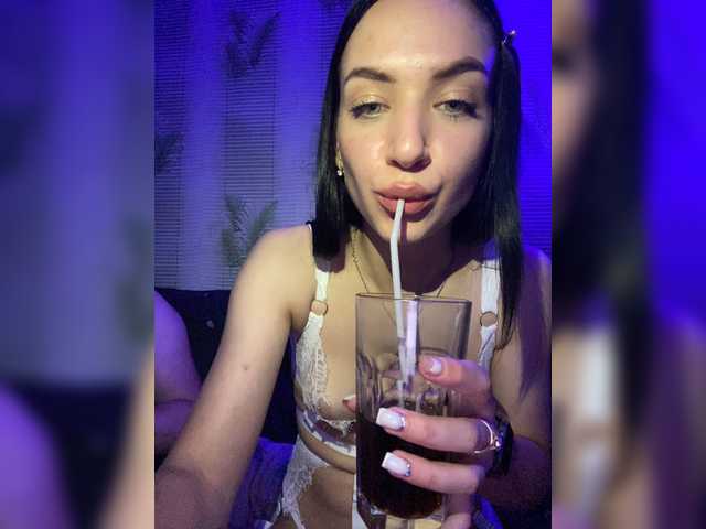Oddajajo posnetke zaslona YourLovessz