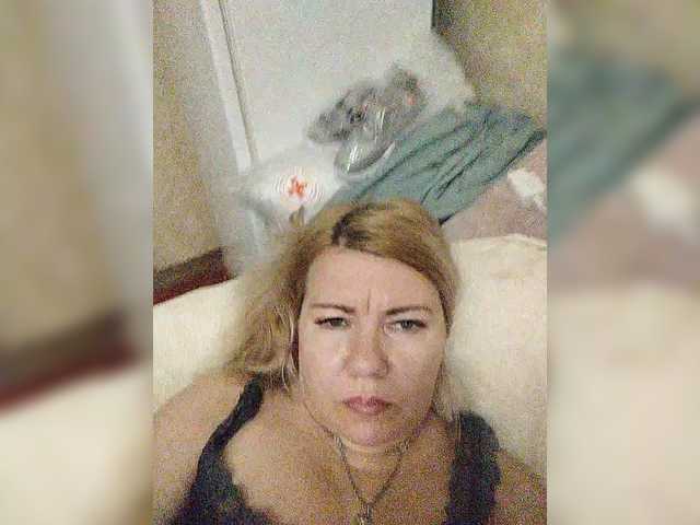 Oddajajo posnetke zaslona YourMommyy