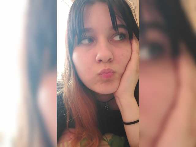 Oddajajo posnetke zaslona Queenorgasms