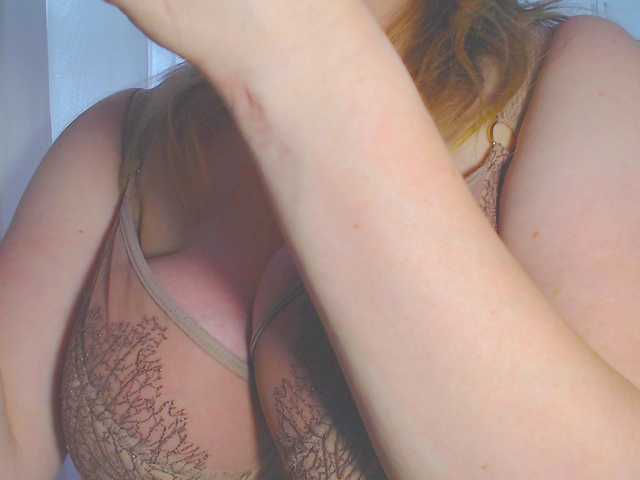 Fotografije Yuliskax Hi guys!!Give love !! tits-80 tk, ass-60,nipples-50.pm-95,C2C-110,Lick tits-165, take off panties-200,oilice on tits-155,Blow job-180, fuck tits -188. spank ass-99 . Stockings -130 tks. NAKED-400. SQUIRT-600. Hot show ,toys in pvt. Meow)