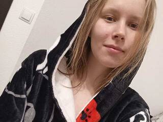 Erotični video klepet Yumi-Yumi