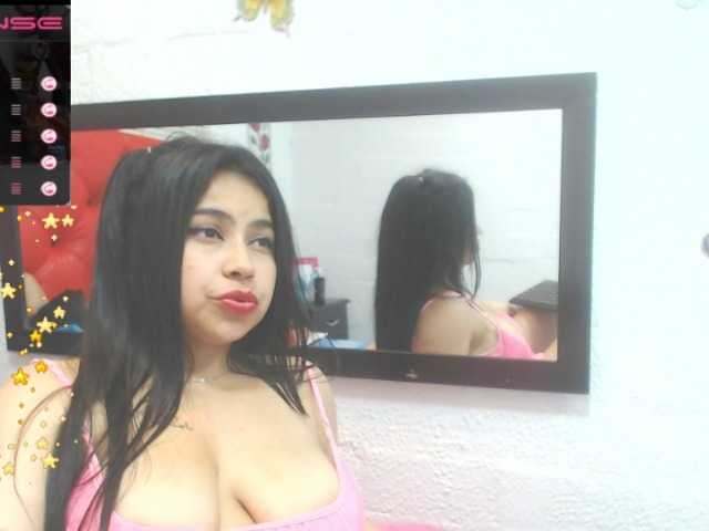 Oddajajo posnetke zaslona ZoeQueens